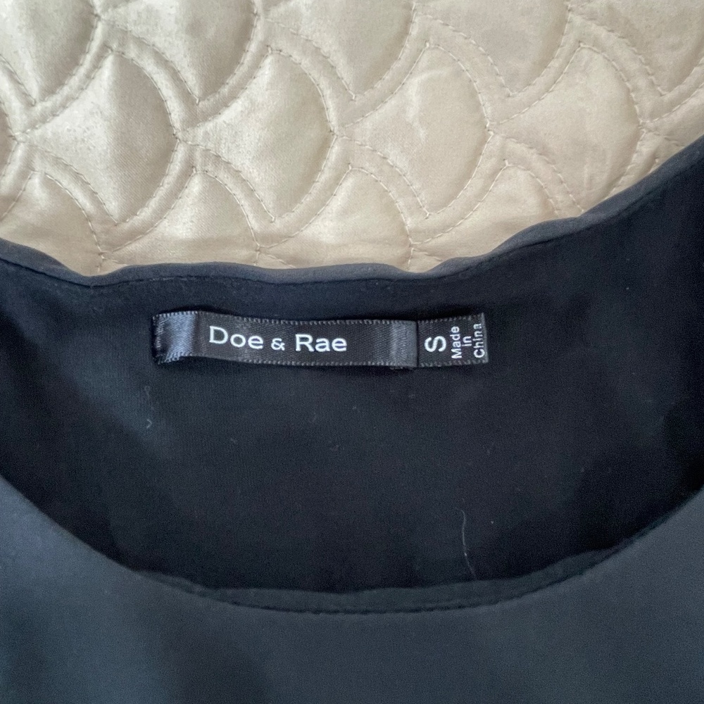 Doe & Rae Overlay Top Size Small - Picture 6 of 8